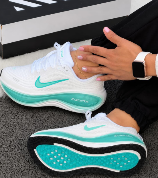 NIKE VOMERO TOP 2026