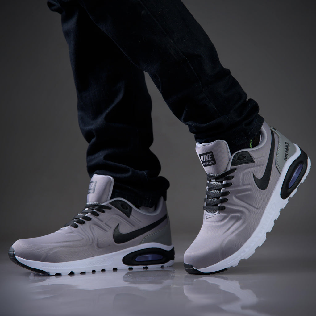 Tenis para caballero Nike Comando
